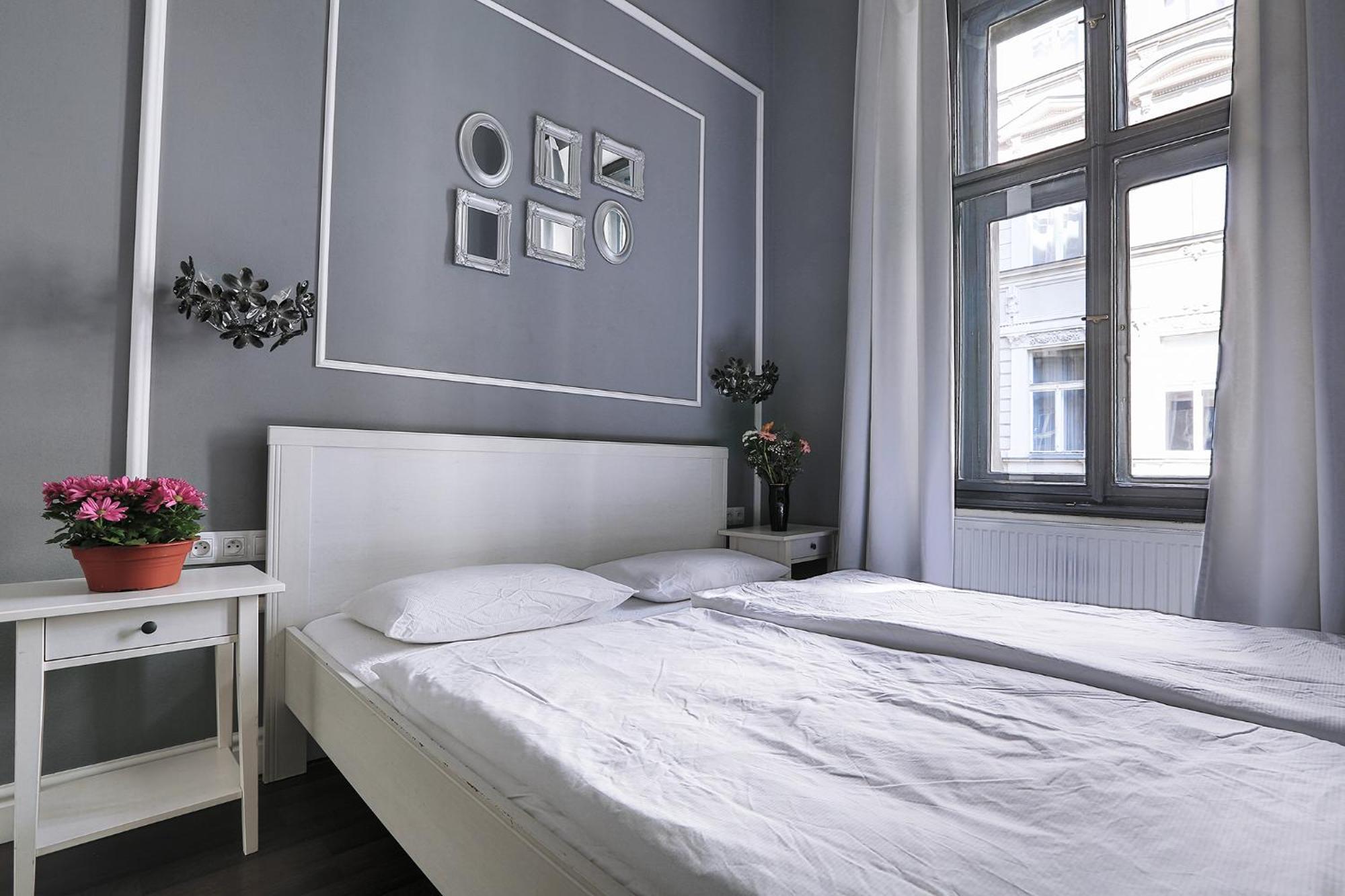 Two-Bedroom Haven In The Old Town Praha Bagian luar foto