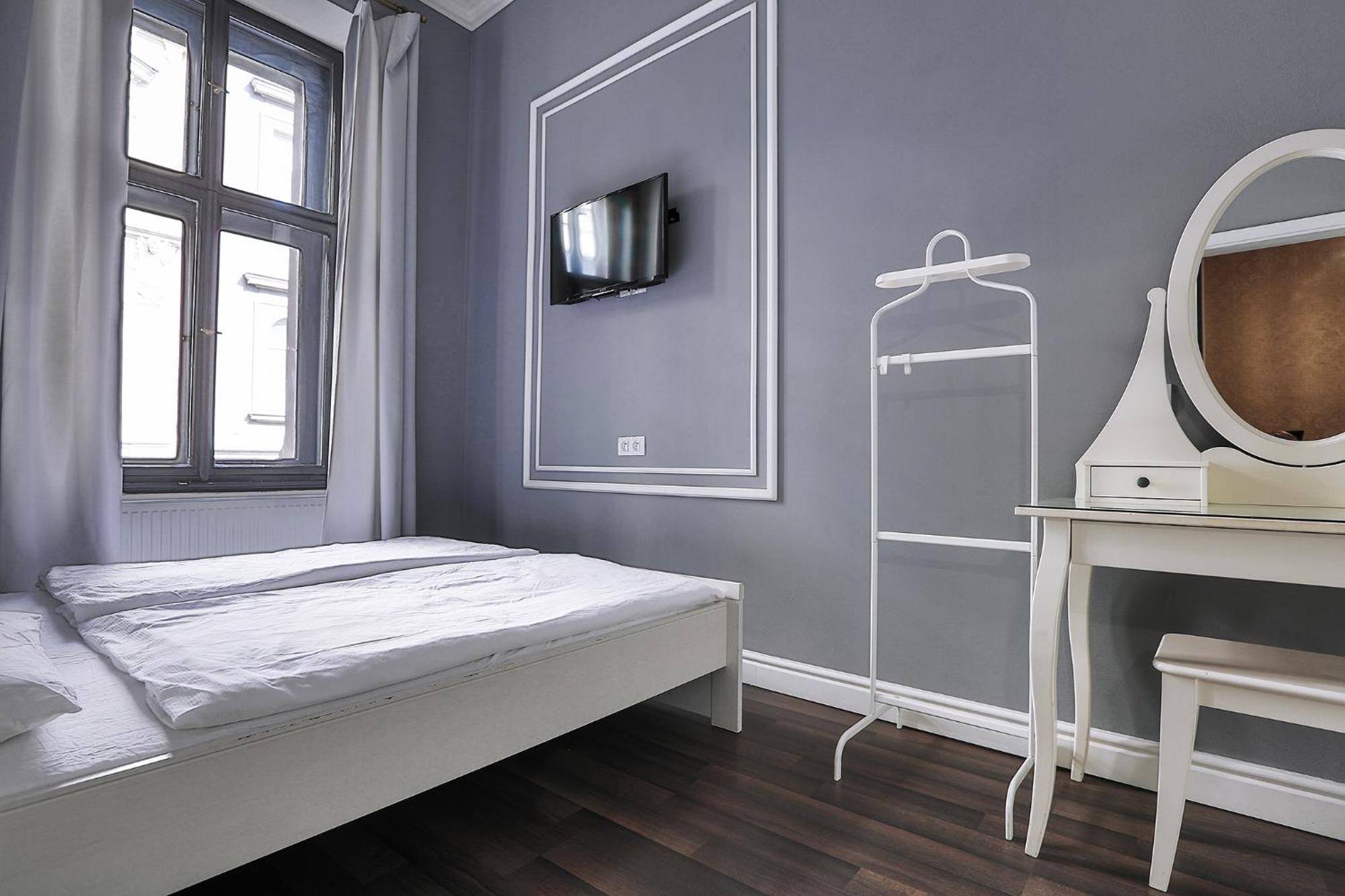 Two-Bedroom Haven In The Old Town Praha Bagian luar foto