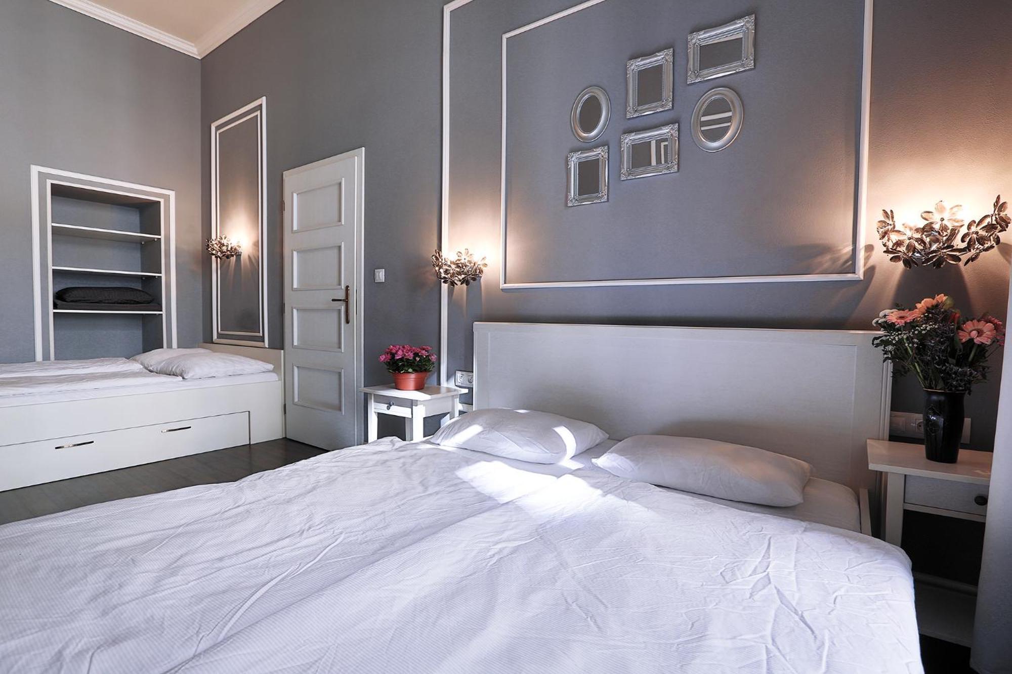 Two-Bedroom Haven In The Old Town Praha Bagian luar foto
